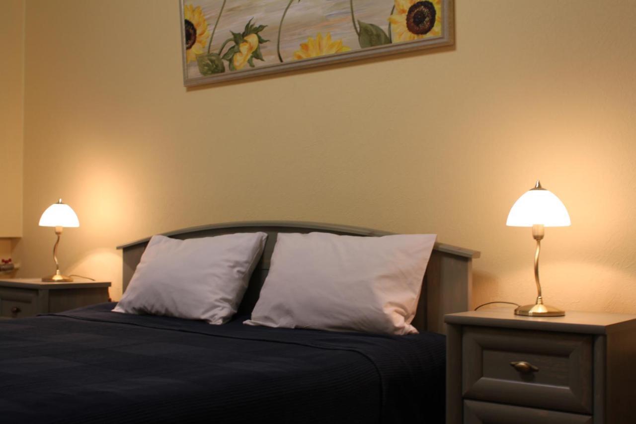 Sunflower B&B Киев Екстериор снимка