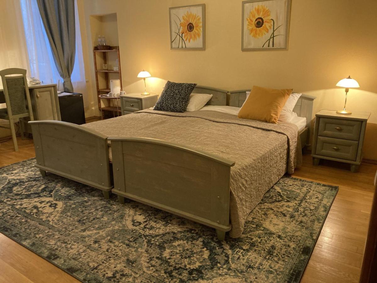 Sunflower B&B Киев Екстериор снимка