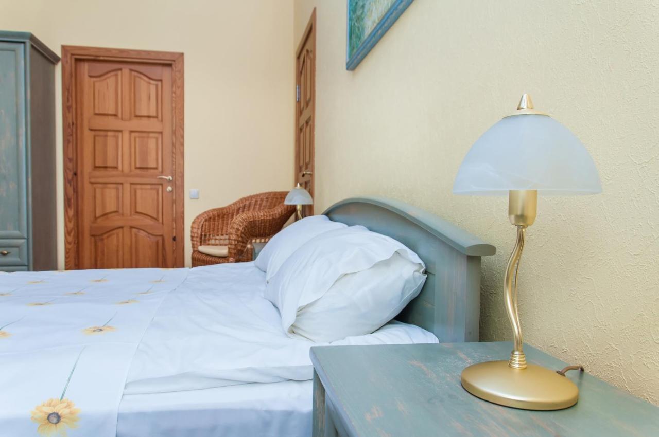 Sunflower B&B Киев Екстериор снимка