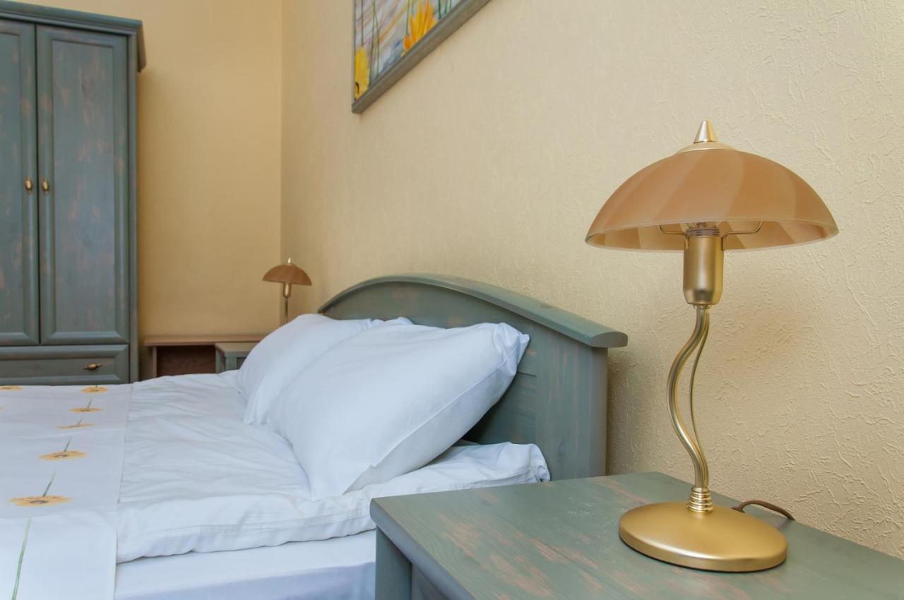 Sunflower B&B Киев Екстериор снимка